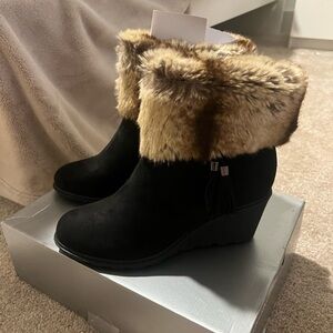 Cloudwalkers Alma Wedge Ankle Boot with fur and zipper